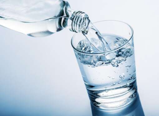 Agua en botella