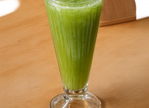 Jugo de piña con hierbabuena